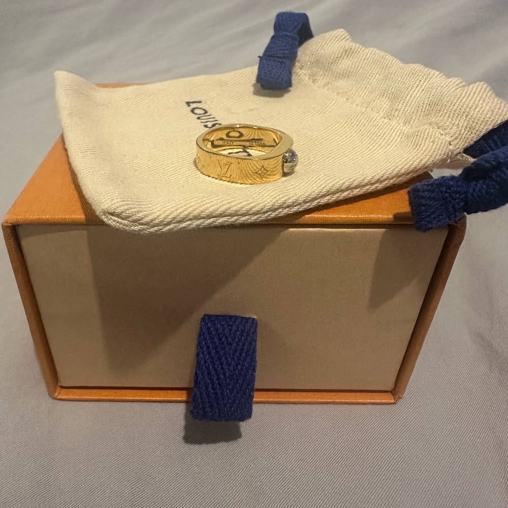 Luis Vuitton ring